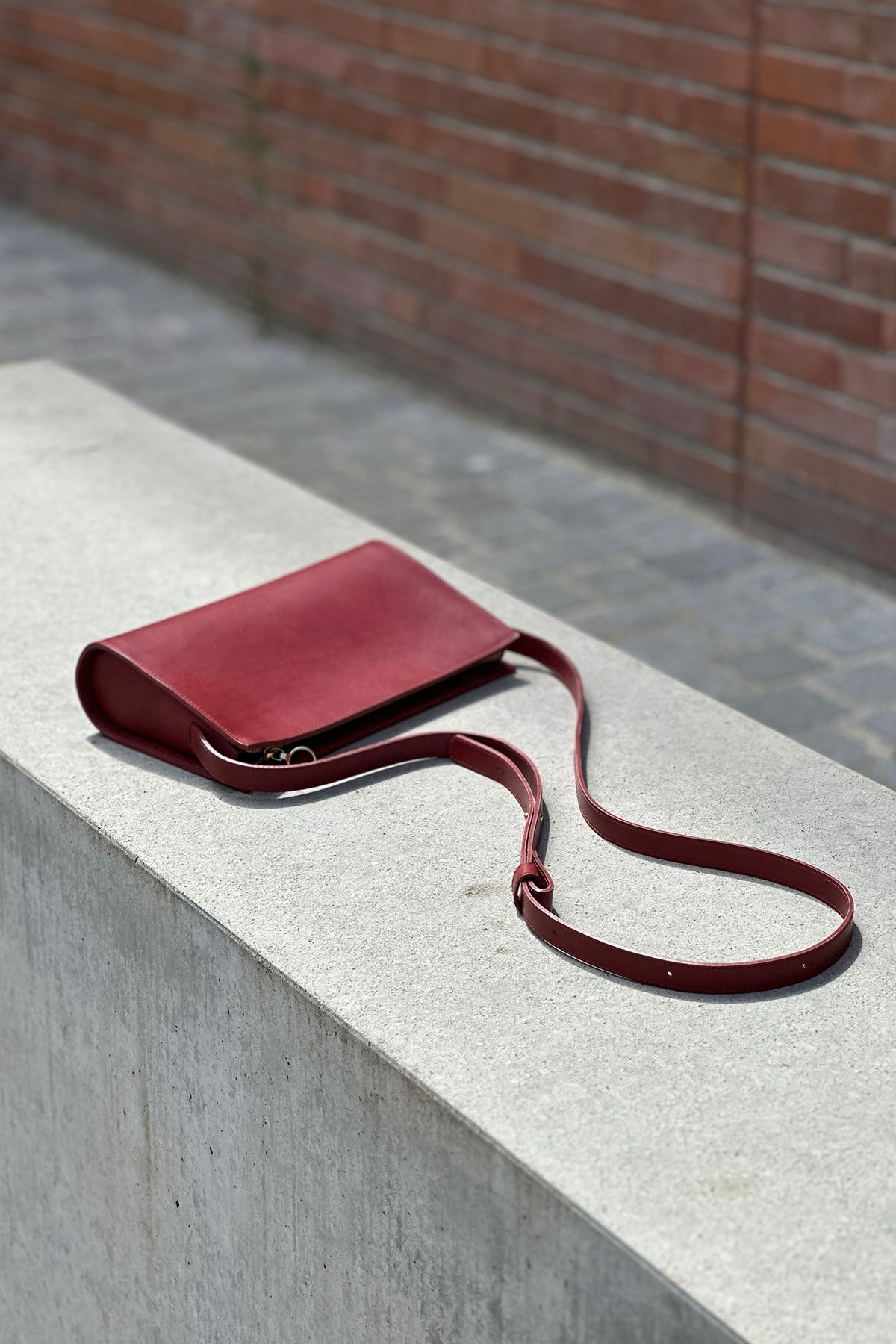 TEARDROP CROSSBODY