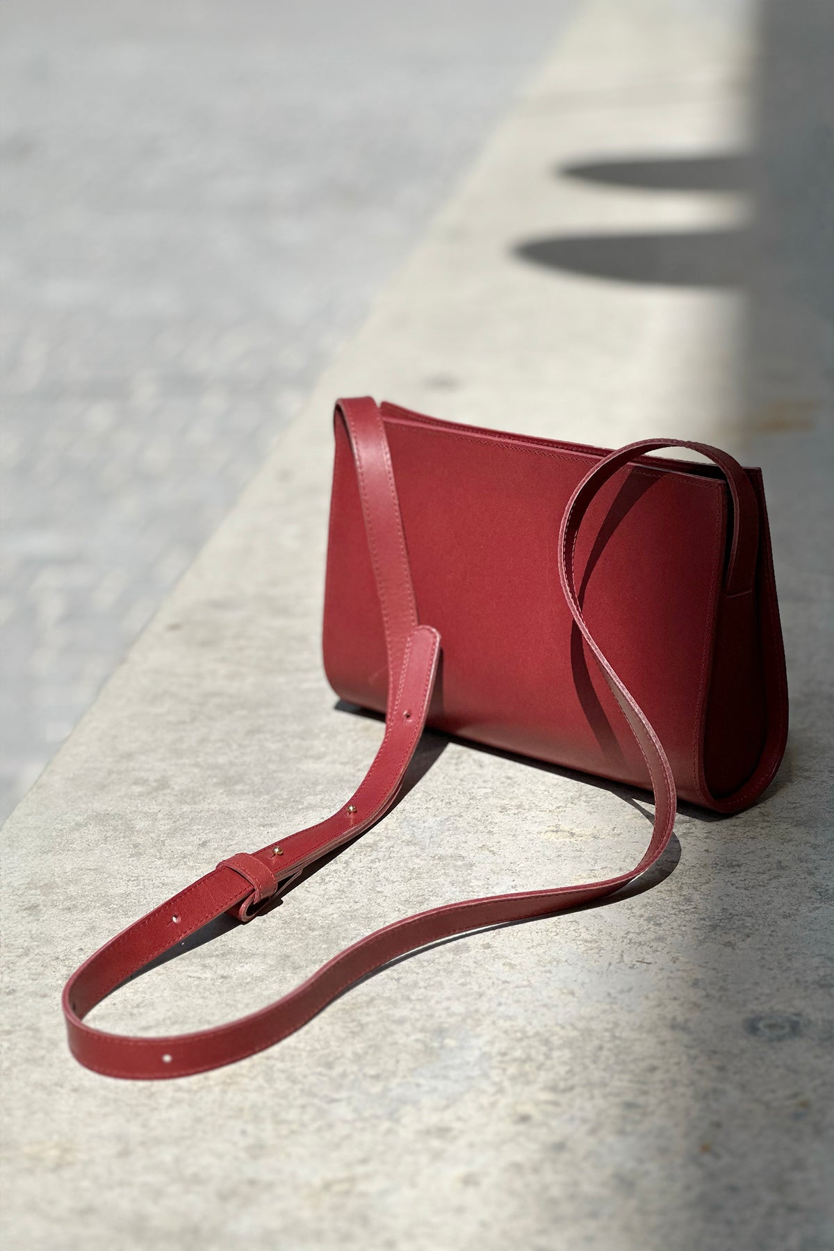 TEARDROP CROSSBODY