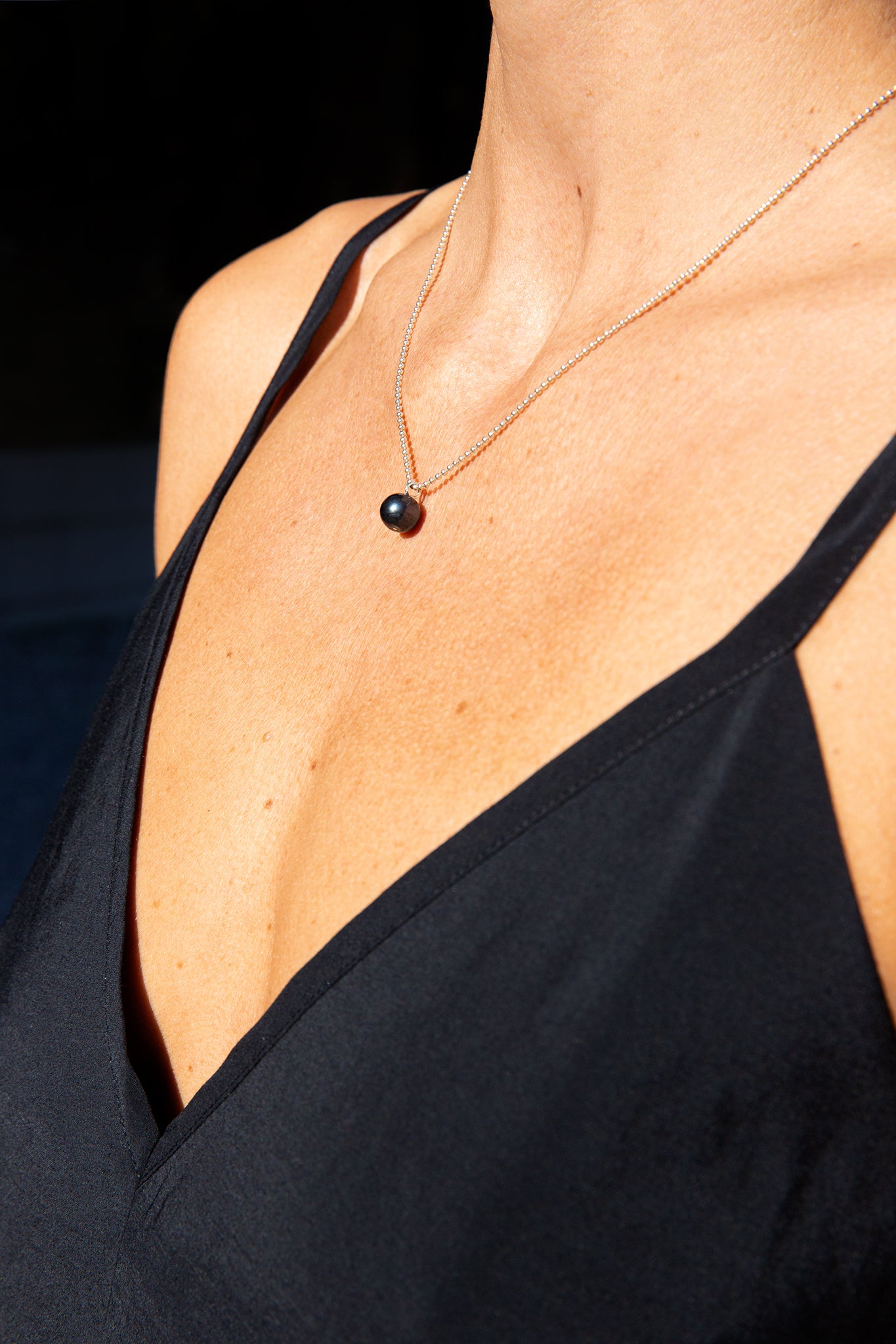 BLACK PEARL NECKLACE