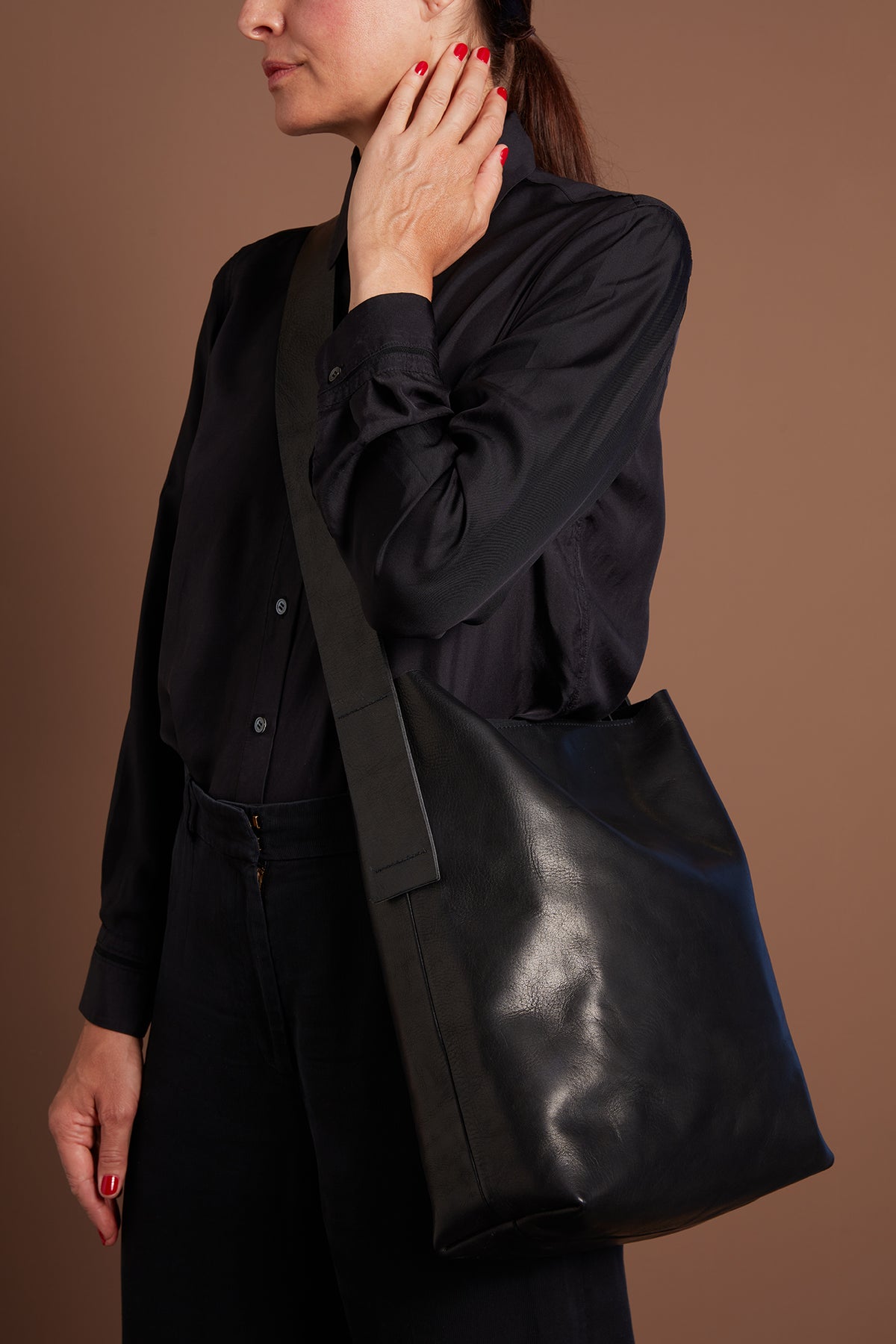 BOLD STRAP CROSSBODY